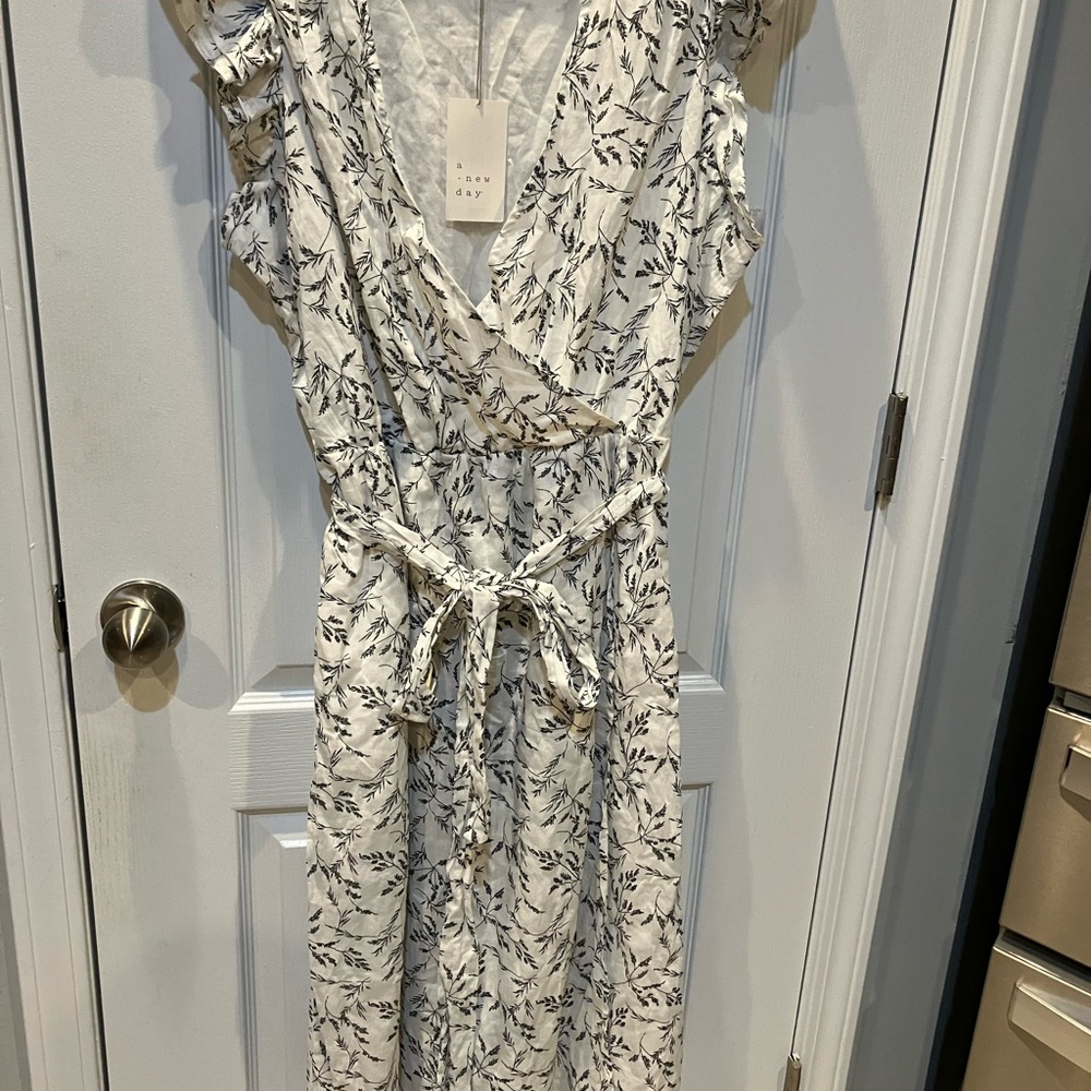 Plus size dress - Picture 1 of 5